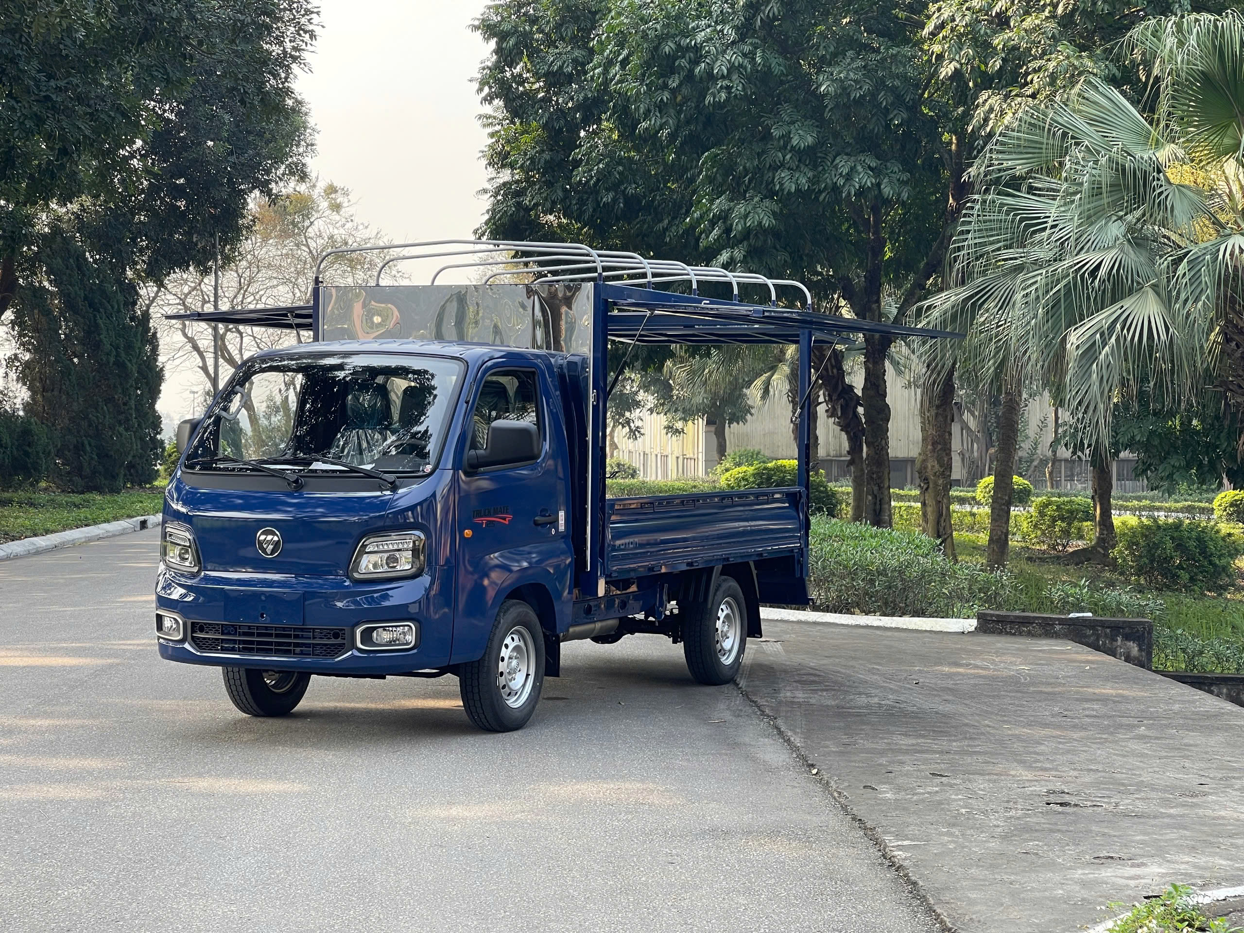Foton T25 thùng cánh mở 990kg – Bán hàng thuận tiện mọi lúc mọi nơi