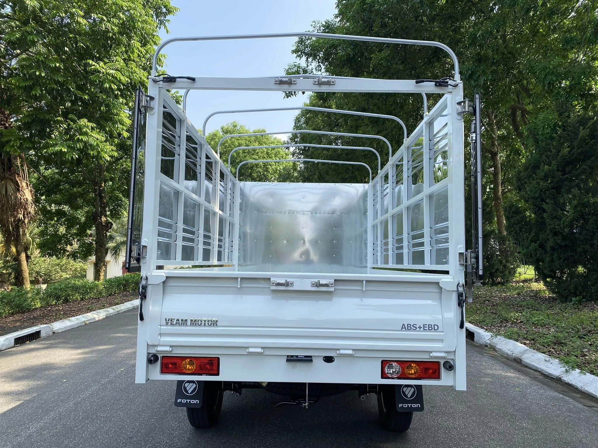 Tiết kiệm chi phí vận tải với xe tải T25 1t4, sức mạnh 2.7 tấn và nội thất rộng rãi