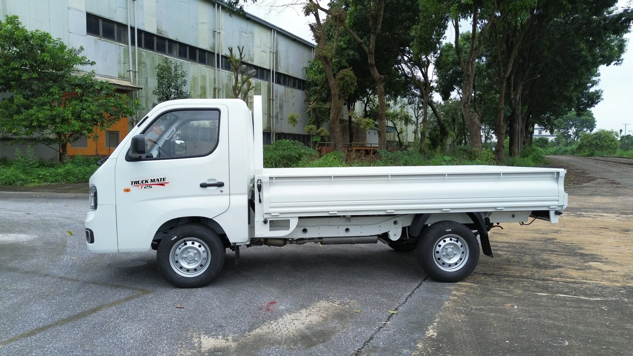 Bạn đã biết vì sao xe tải 1t5 thùng lửng lại là lựa chọn hợp lý cho doanh nghiệp vừa và nhỏ?