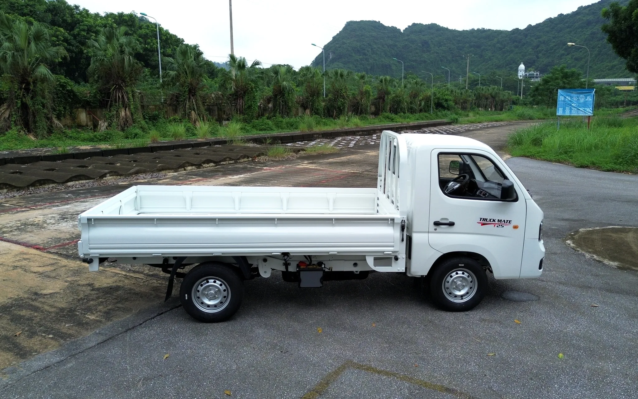Bạn đã biết vì sao xe tải thùng lửng 1t3 lại là lựa chọn hợp lý cho giao hàng nội thành?