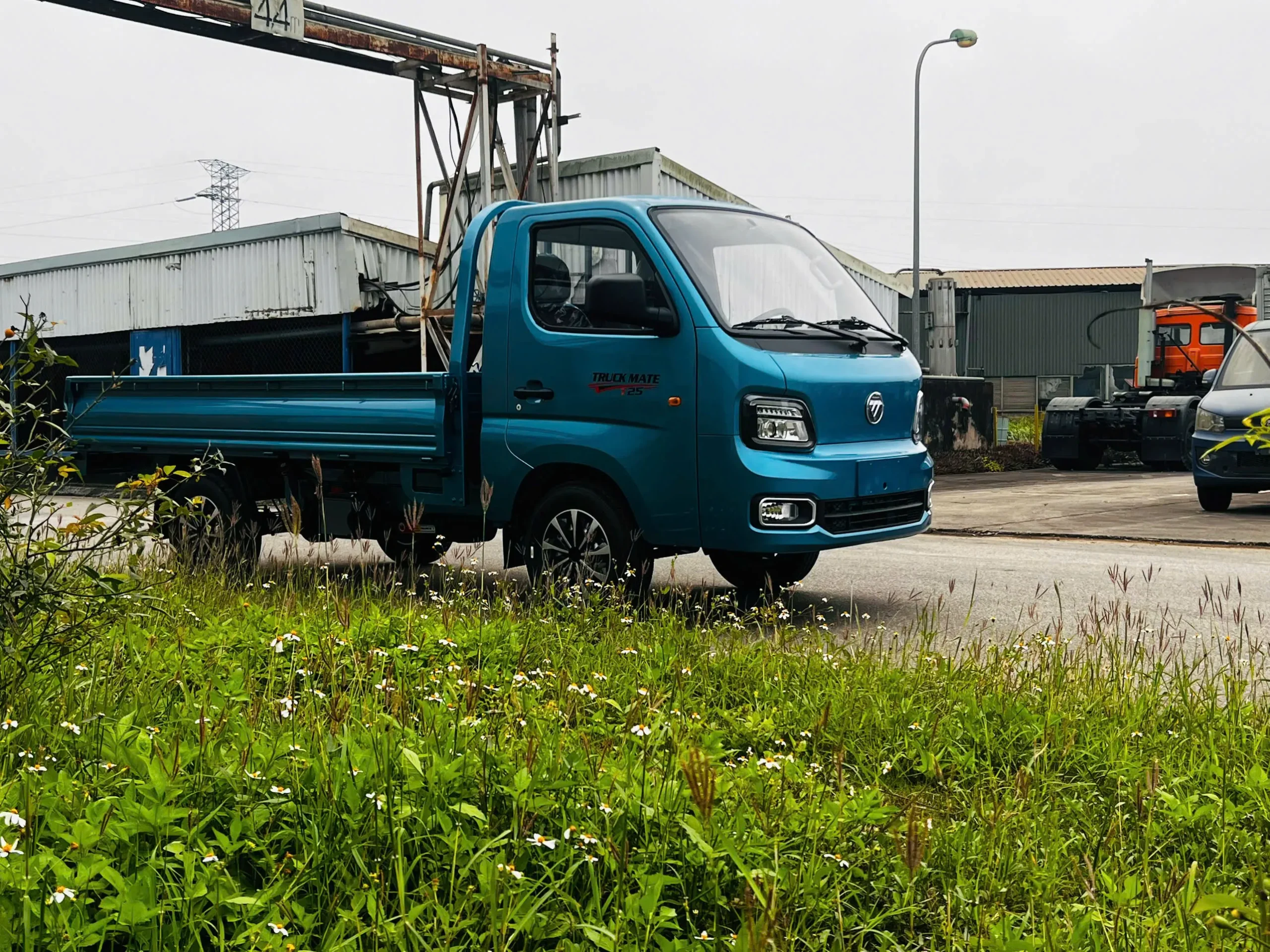 Xe tải T25 1 tấn với động cơ Nhật Bản, nội thất rộng rãi và ưu đãi trả góp lên tới 80%