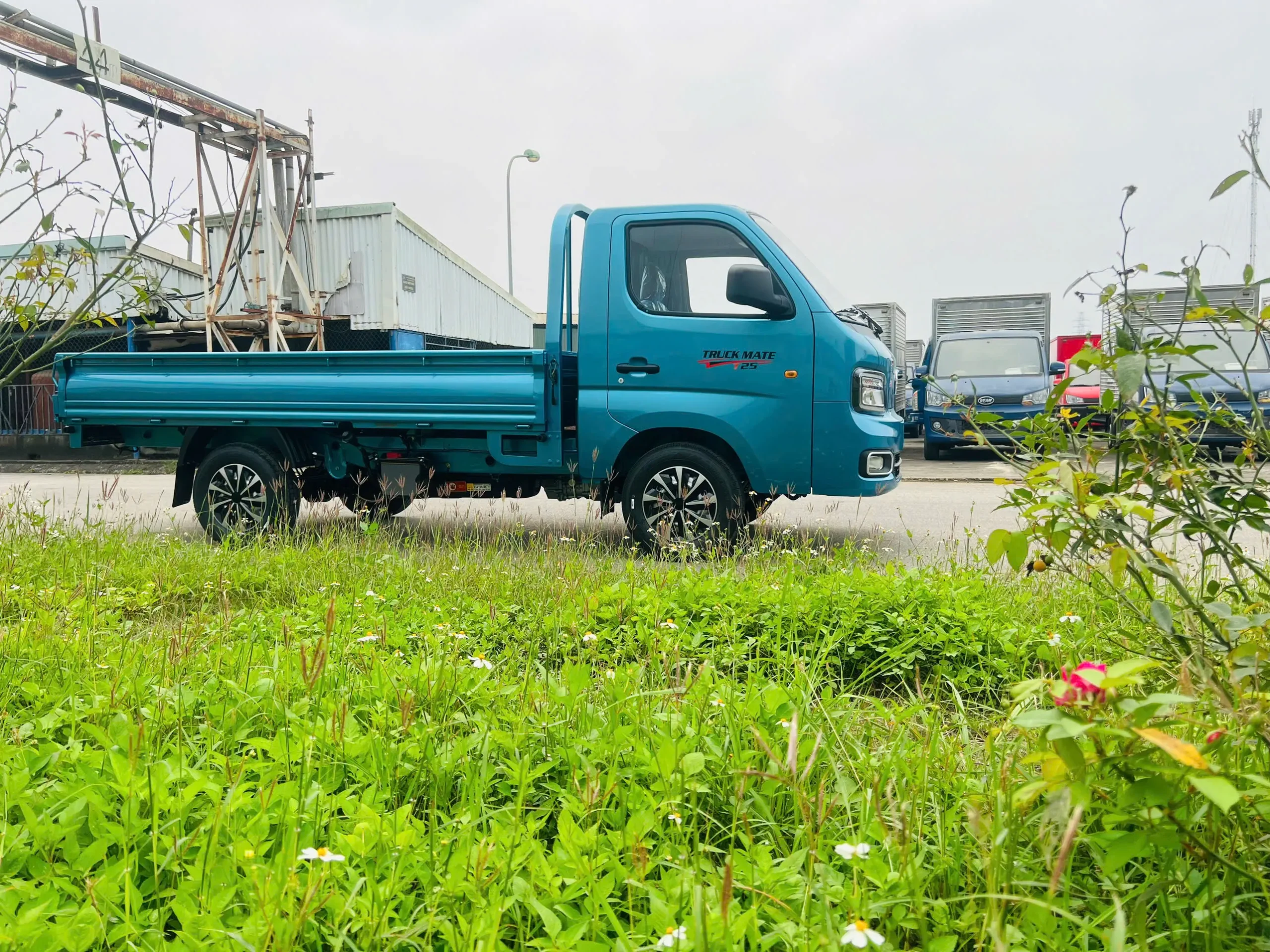 Xe tải 1.4 tấn thùng lửng T25 – Tiện nghi và hỗ trợ tài chính tối ưu